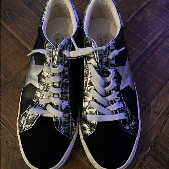 VINTAGE HAVANA
Women's Patricia Sneaker Size 10 Great Condition - Picture 2 of 13